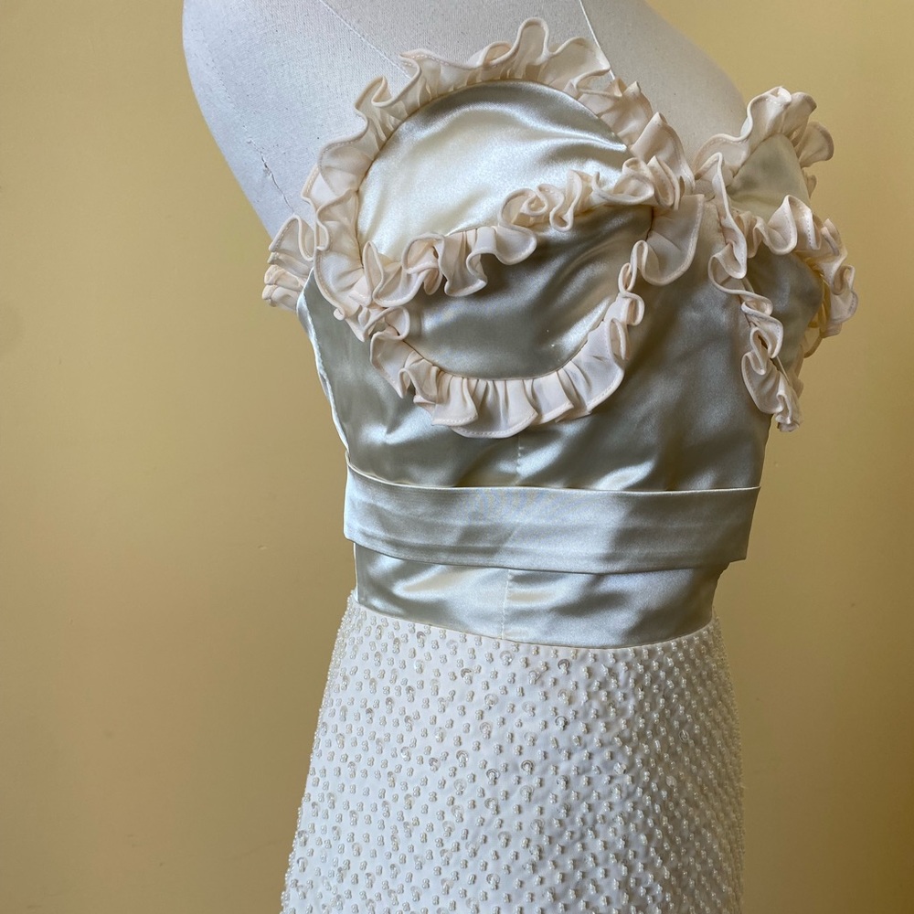 Strapless Ruffle Corset Top Wedding Dress - XS - Picture 5 of 15